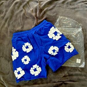 Denim Tears Cotton Wreath Shorts
Size:L
Authentic